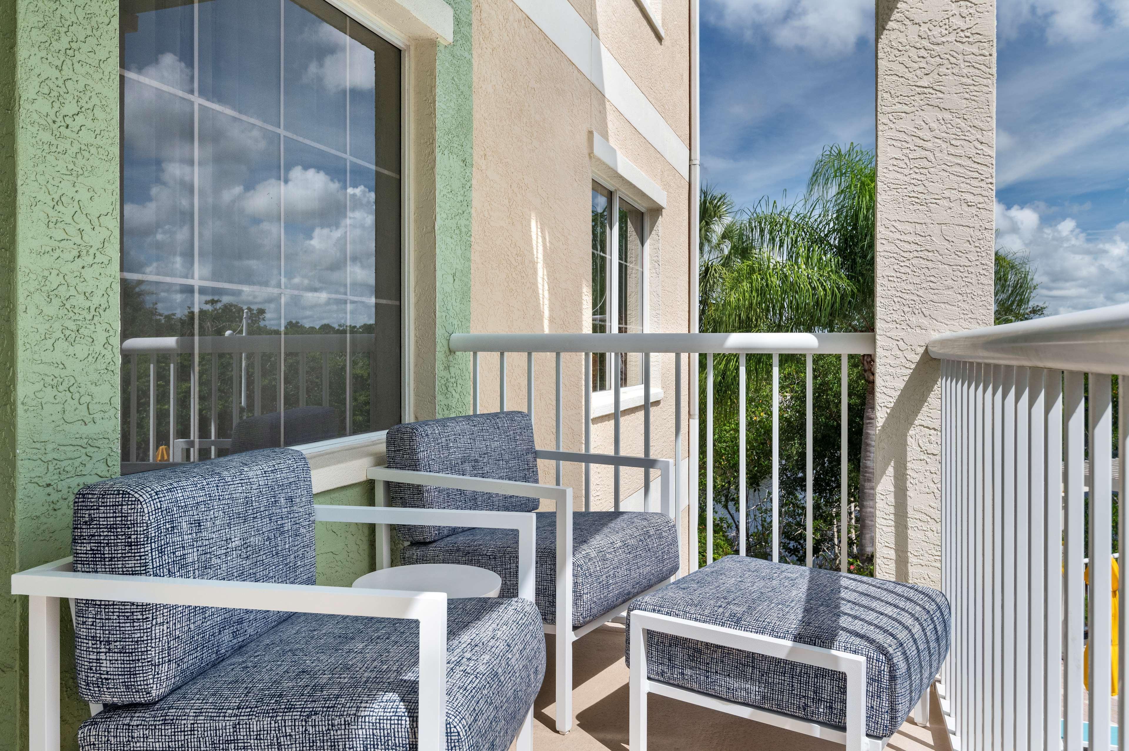 Doubletree Suites By Hilton Naples Exterior photo