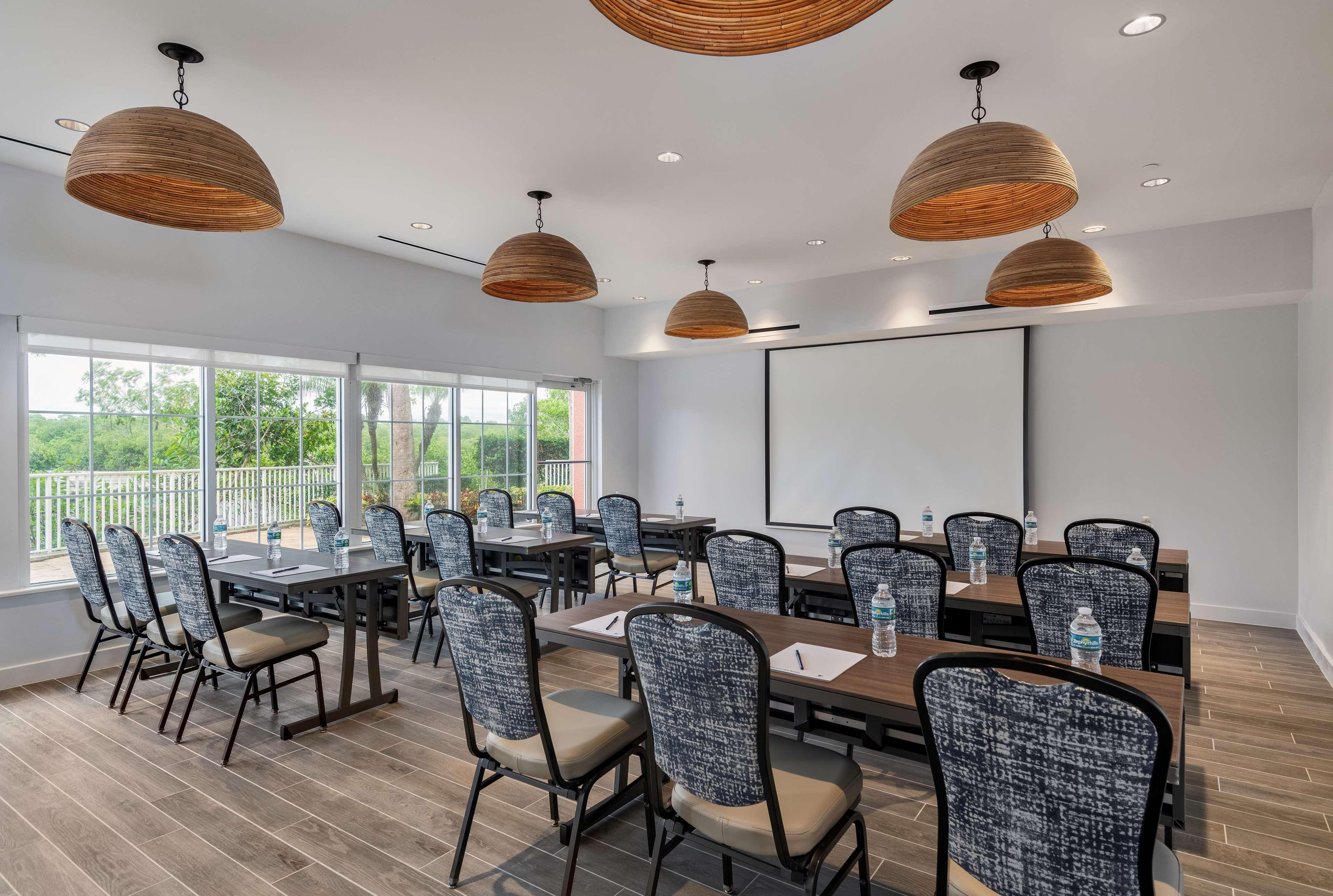 Doubletree Suites By Hilton Naples Exterior photo