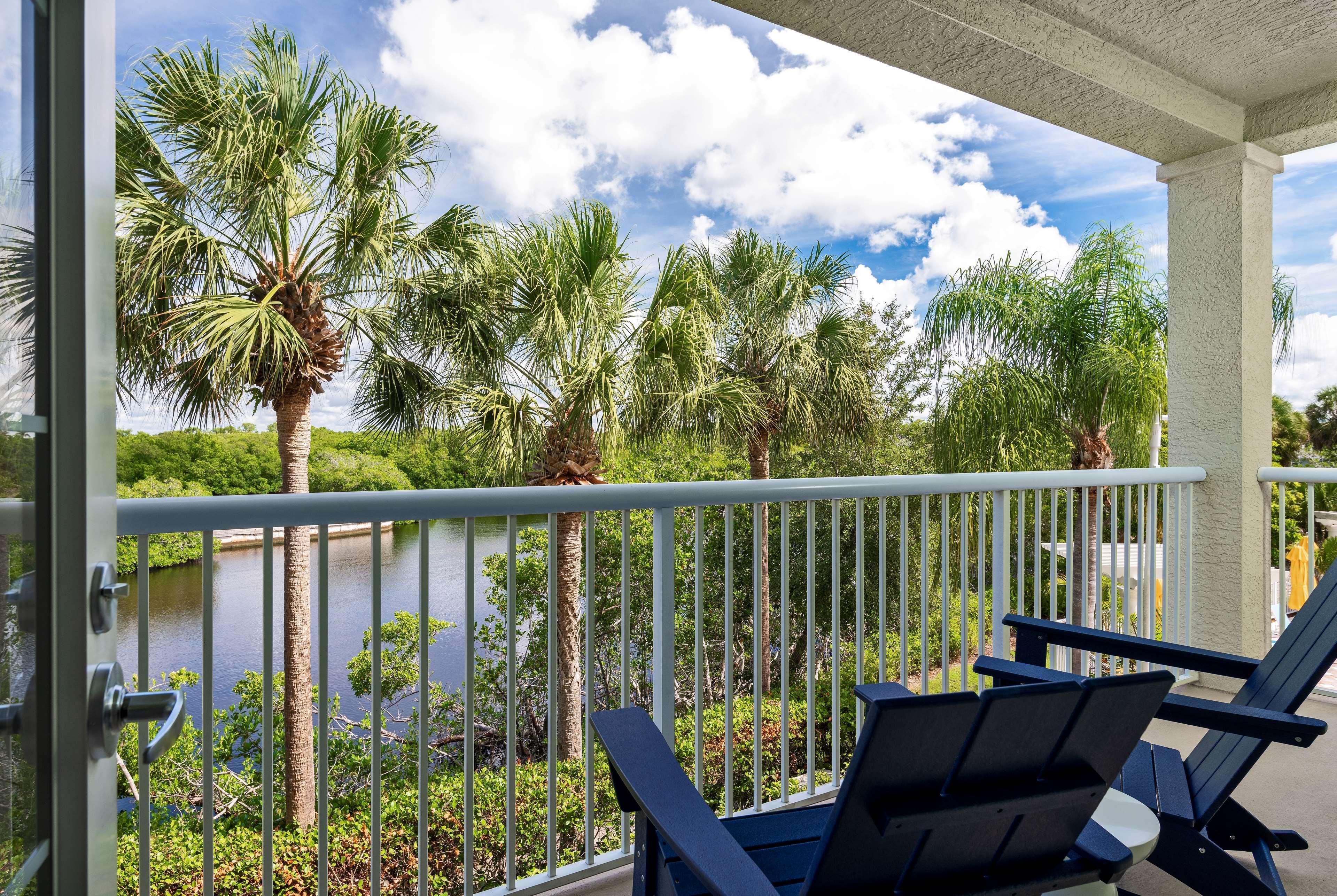 Doubletree Suites By Hilton Naples Exterior photo