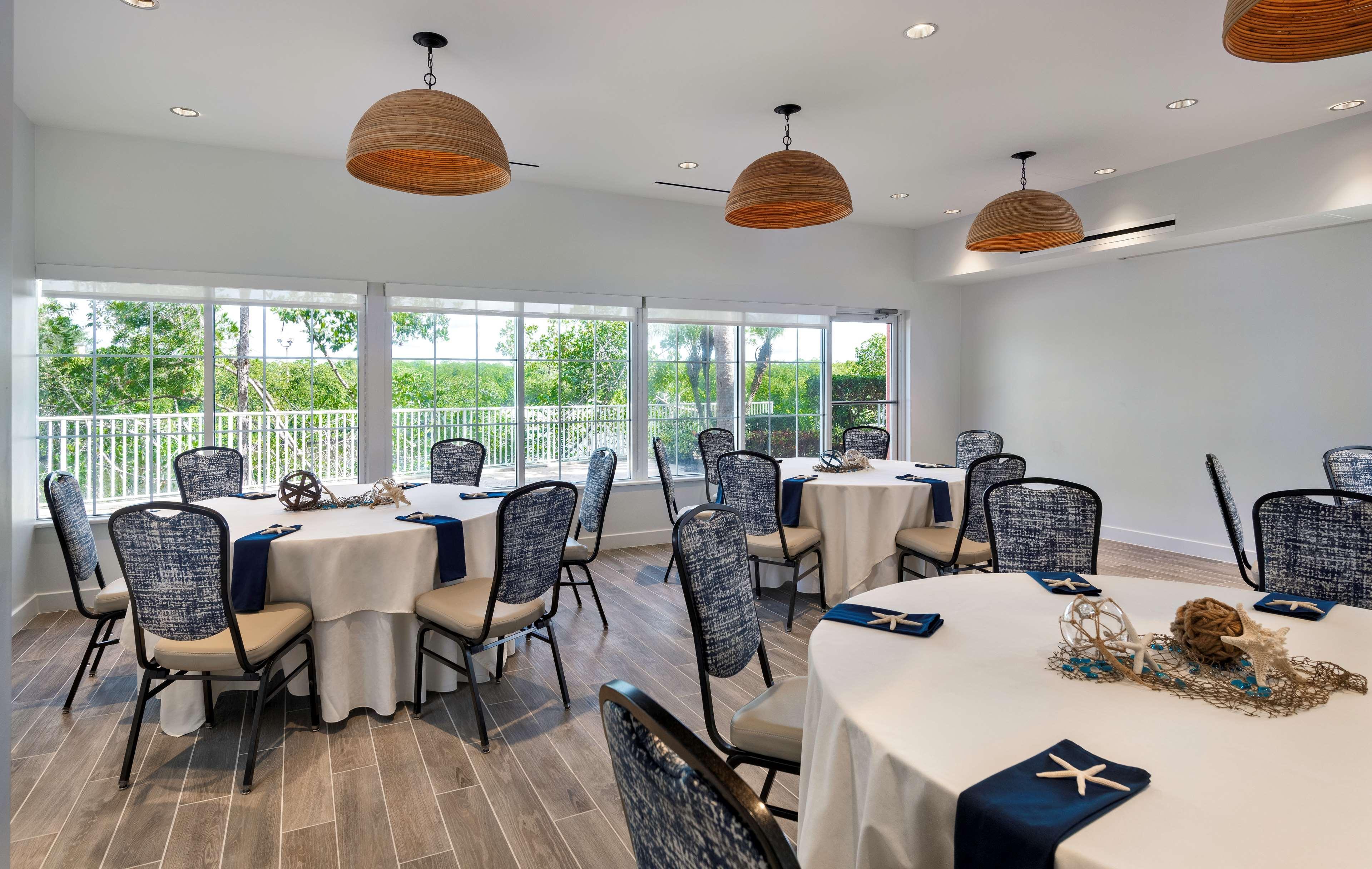 Doubletree Suites By Hilton Naples Exterior photo