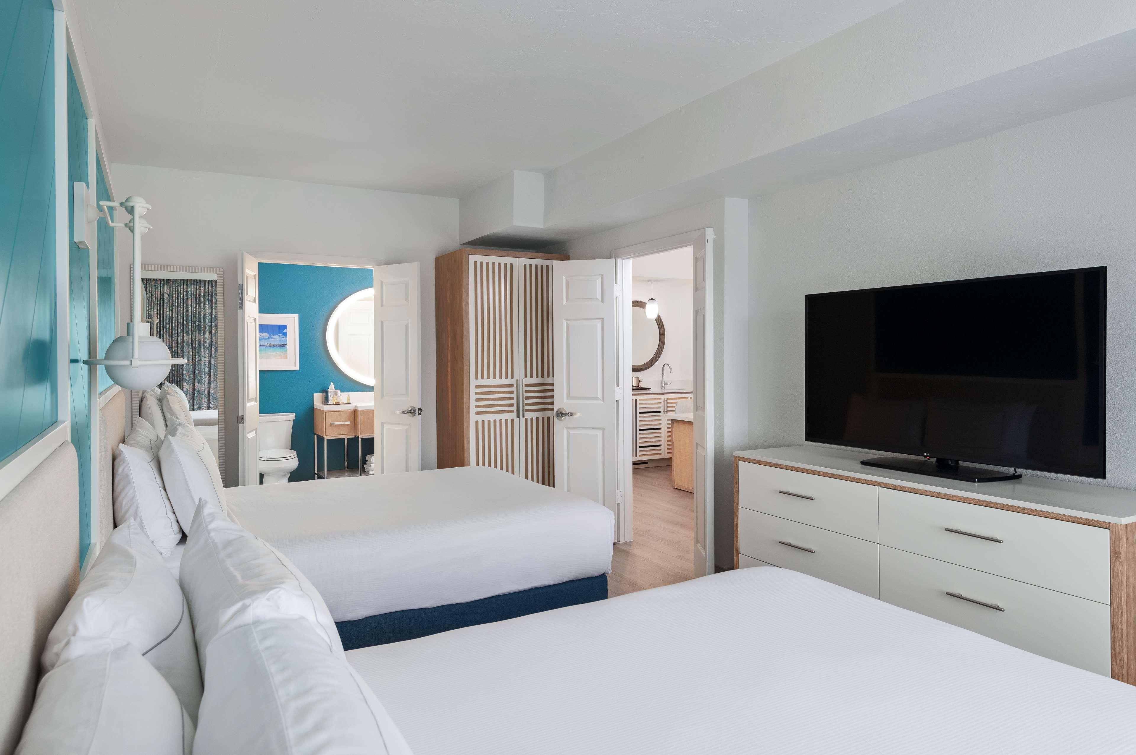 Doubletree Suites By Hilton Naples Exterior photo