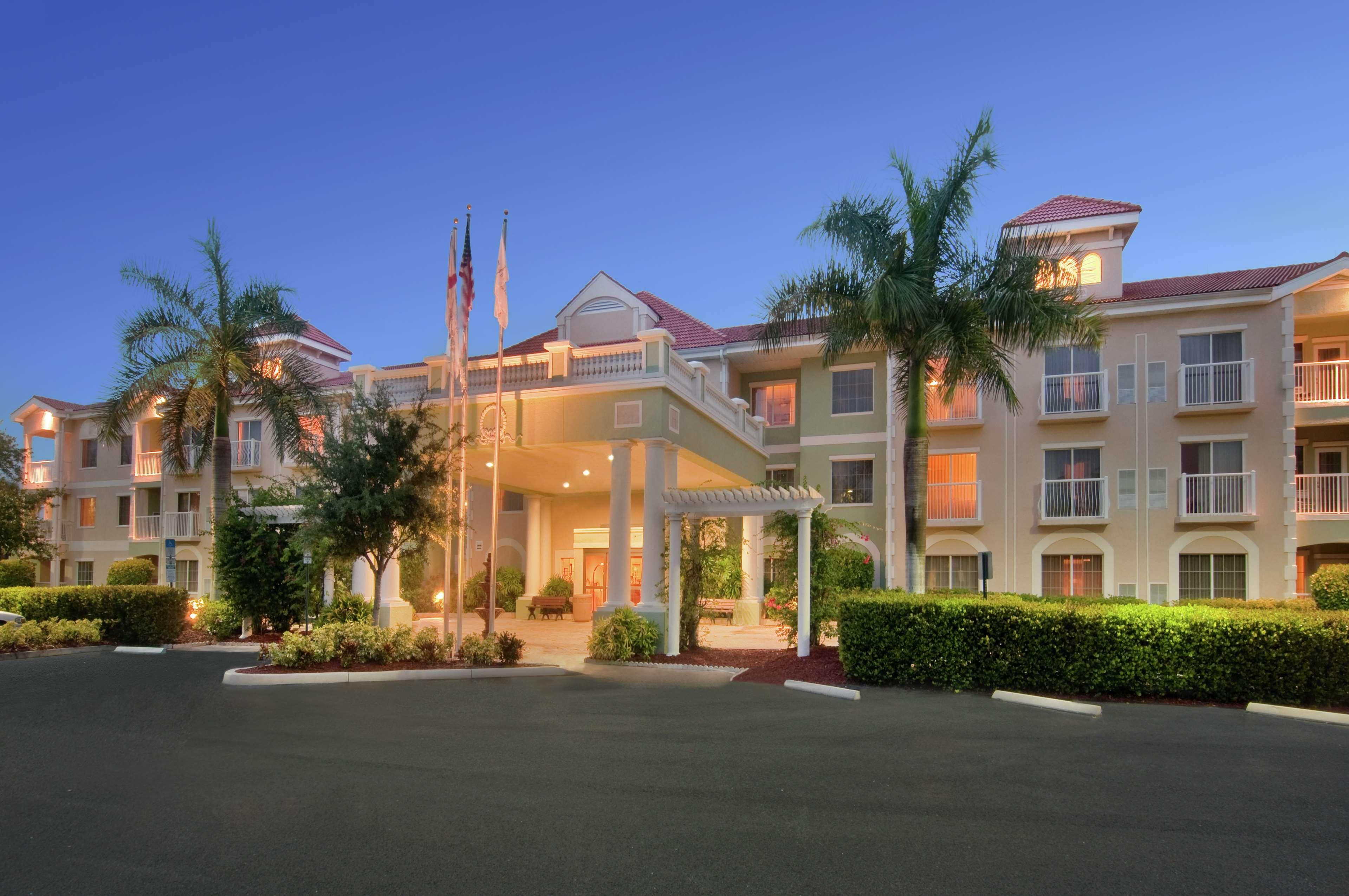 Doubletree Suites By Hilton Naples Exterior photo