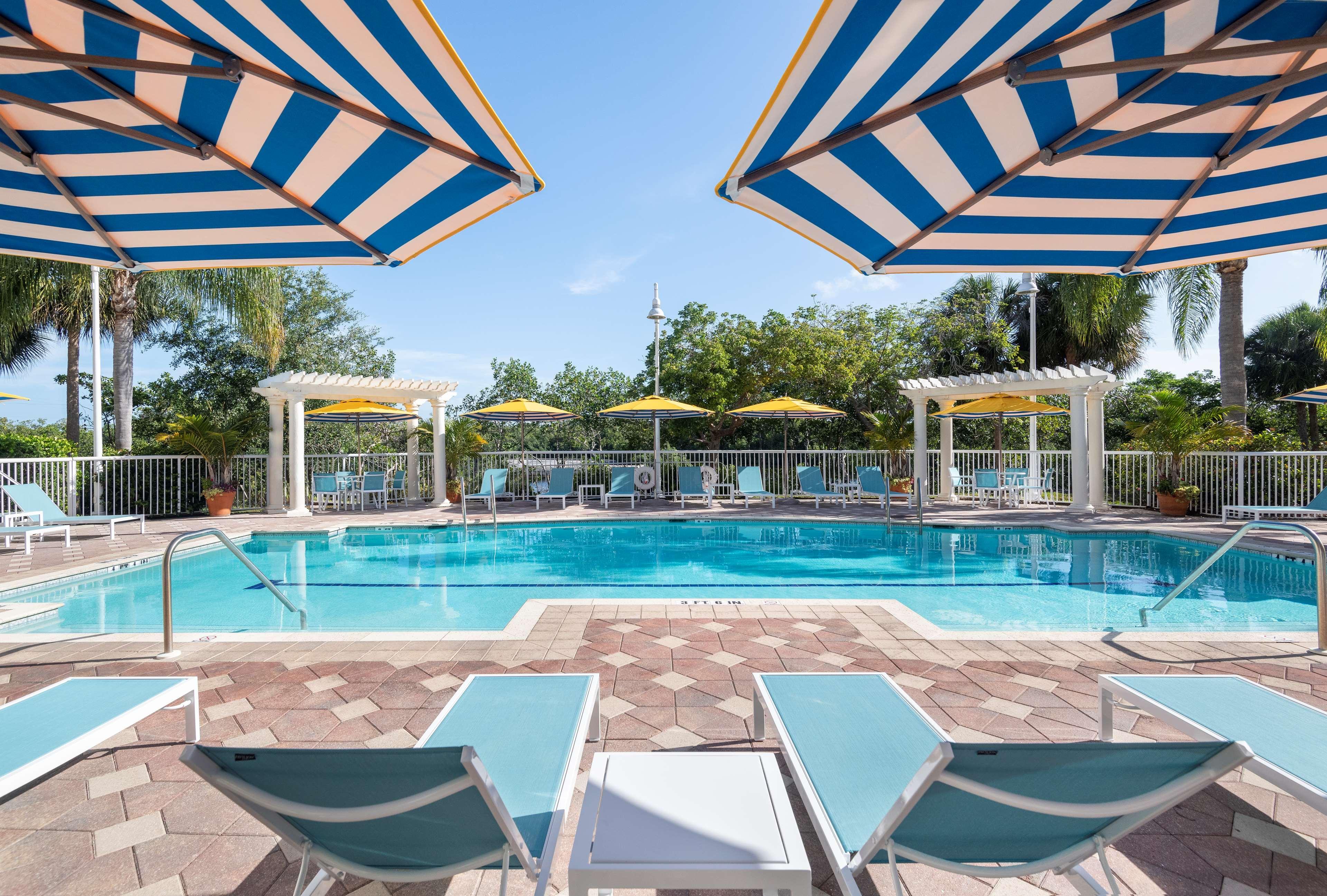 Doubletree Suites By Hilton Naples Exterior photo