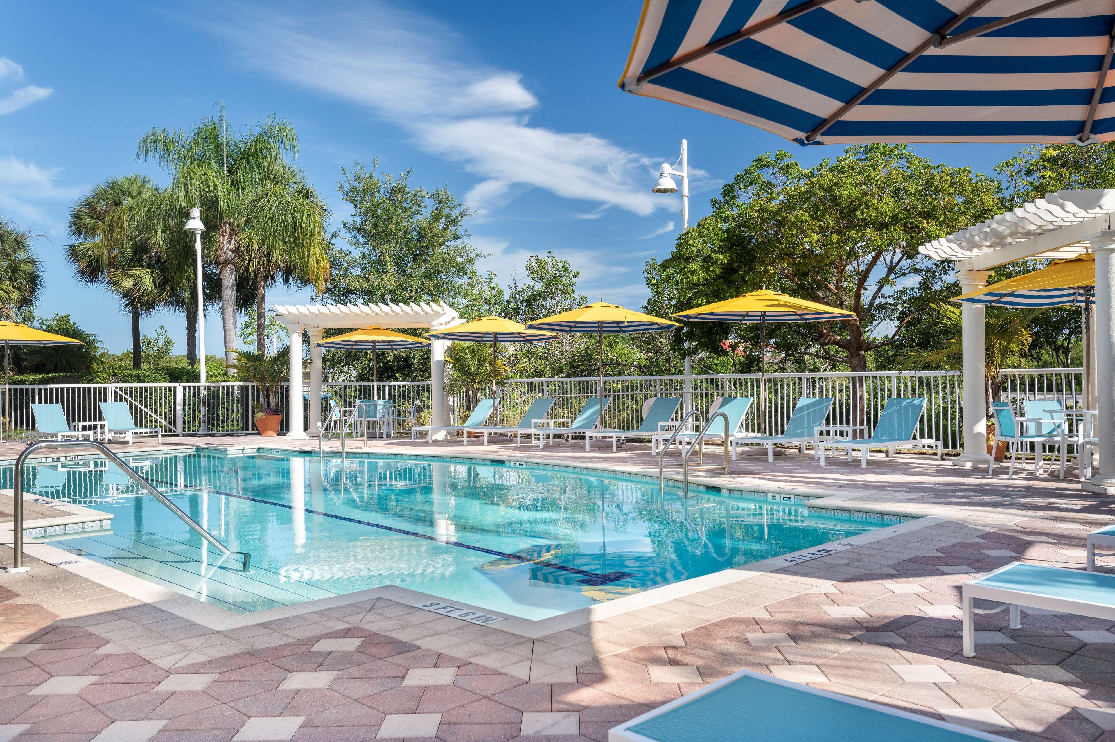 Doubletree Suites By Hilton Naples Exterior photo