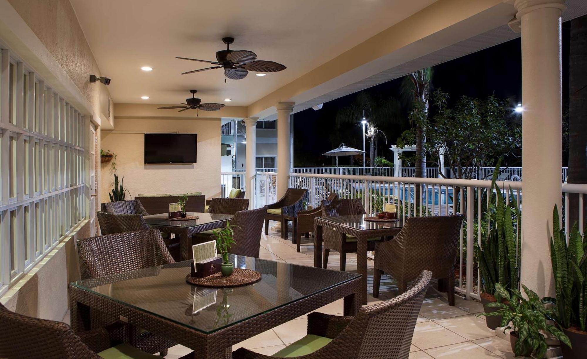 Doubletree Suites By Hilton Naples Exterior photo
