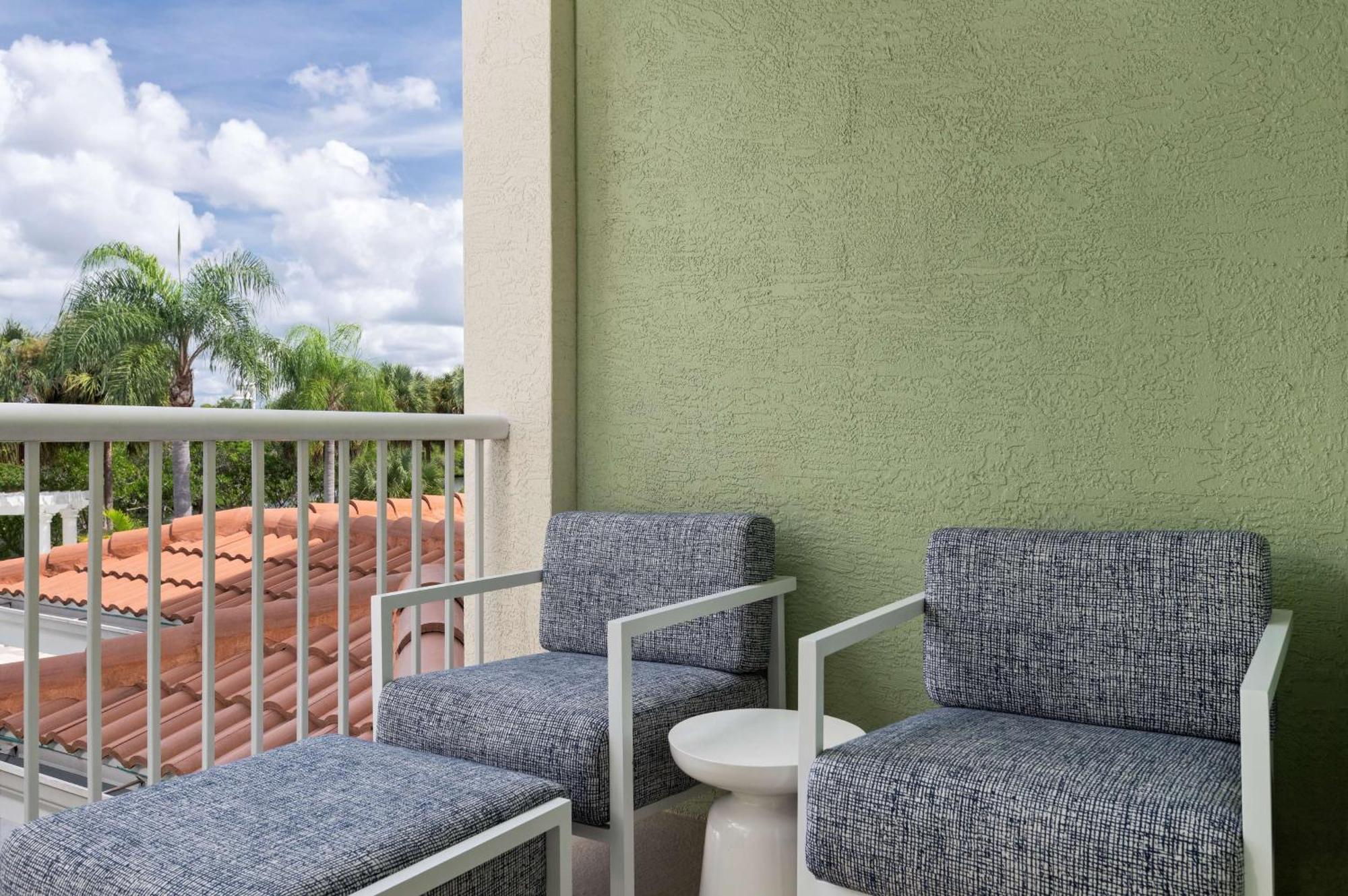 Doubletree Suites By Hilton Naples Exterior photo