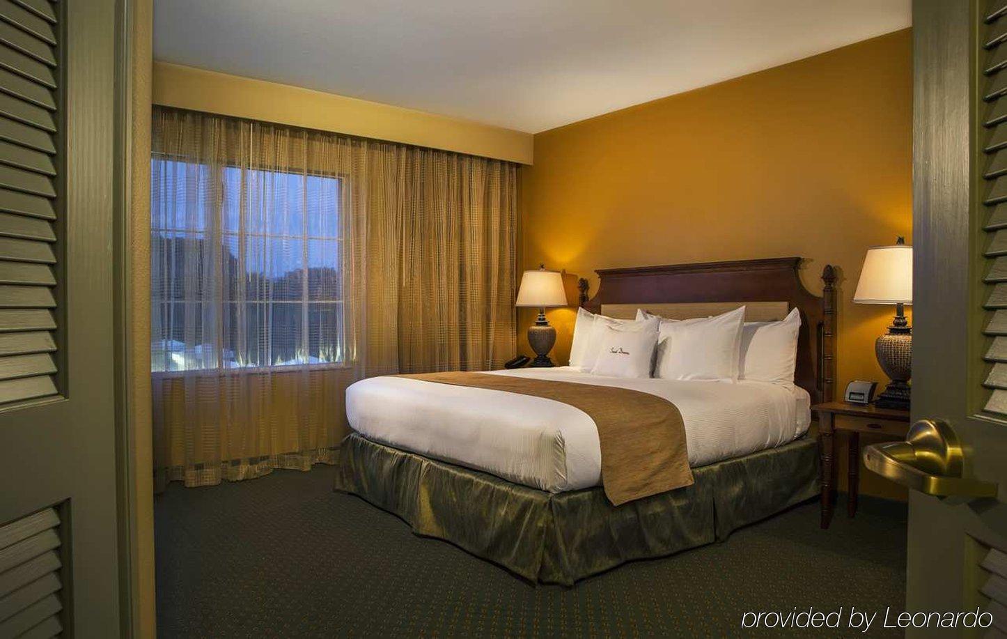 Doubletree Suites By Hilton Naples Exterior photo