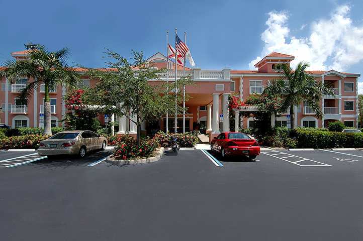 Doubletree Suites By Hilton Naples Exterior photo